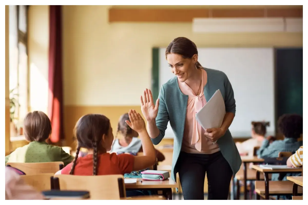 چرا 5 اکتبر روز جهانی معلم است؟