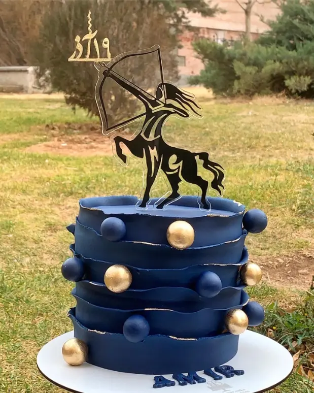 کیک تولد پسرانه متولد ماه اذر