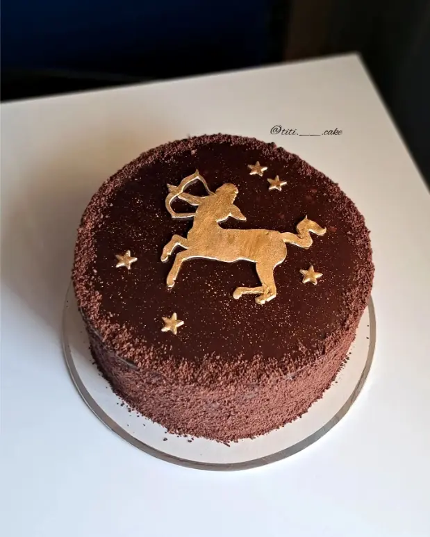 کیک تولد شکلاتی آذر ماهی