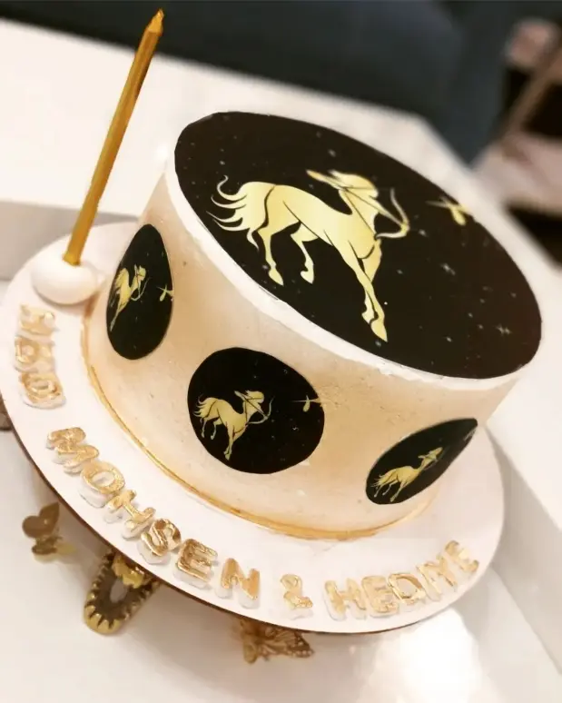 کیک تولد پسرانه آذر ماهی