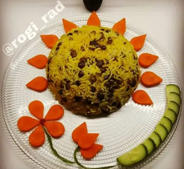 تزیین عدس پلو با خیار و هویج