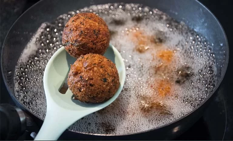 چی کار کنیم روغن کوکو سیب زمینی کف نکنه؟