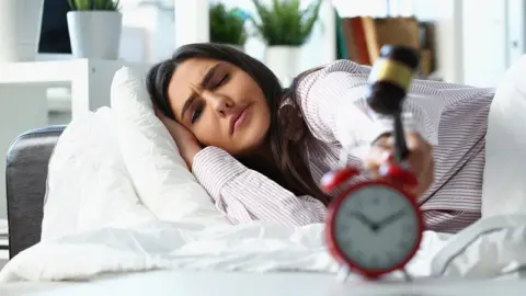 خواب زیاد نشانه کمبود کدام ویتامین است؟