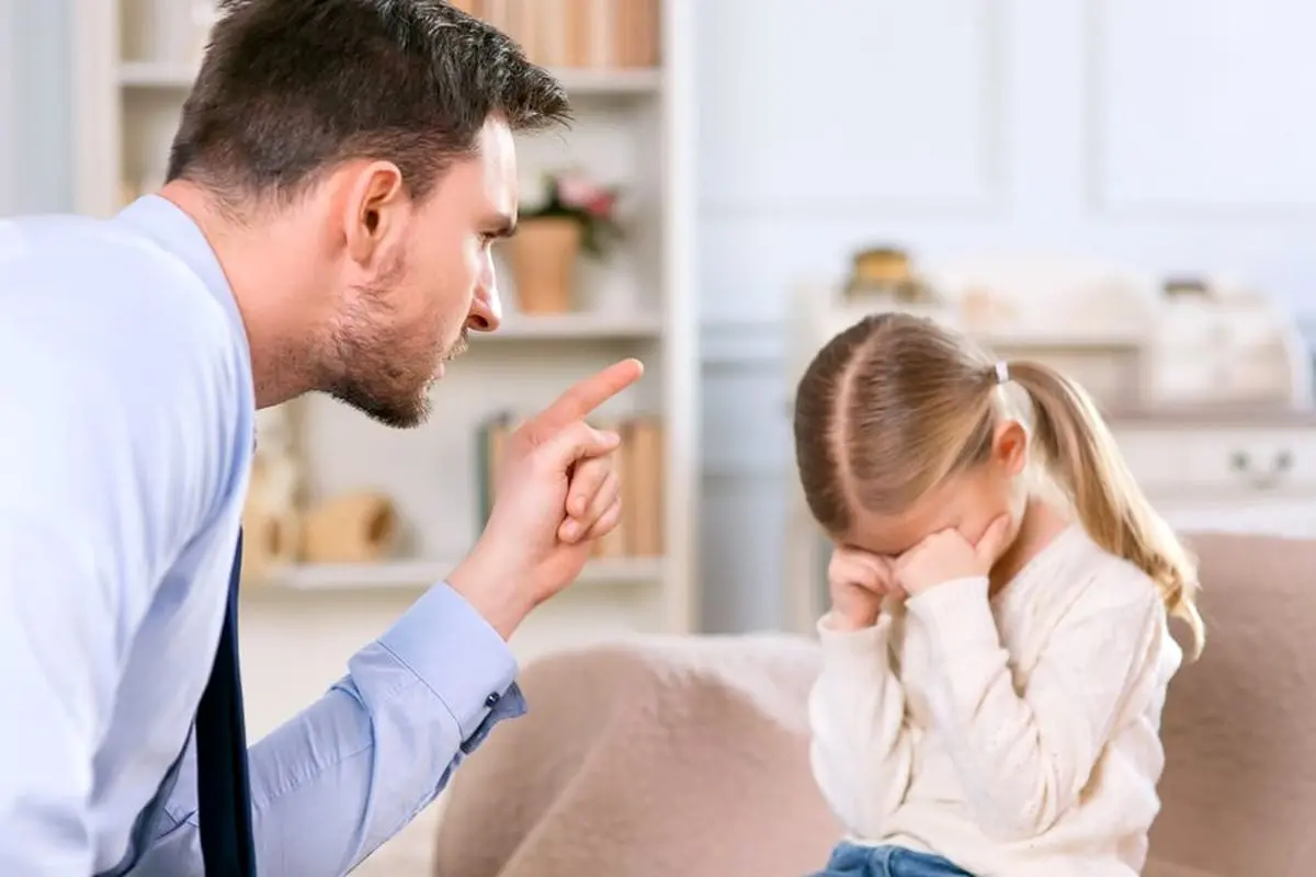 اثرات منفی تذکر دادن به کودک در جمع