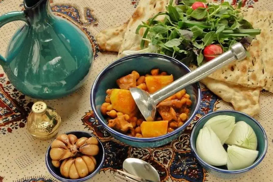 آبگوشت سنتی و اصیل ایرانی