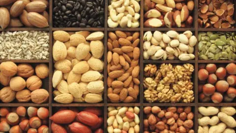 آجیل مناسب برای کم کاری تیروئید